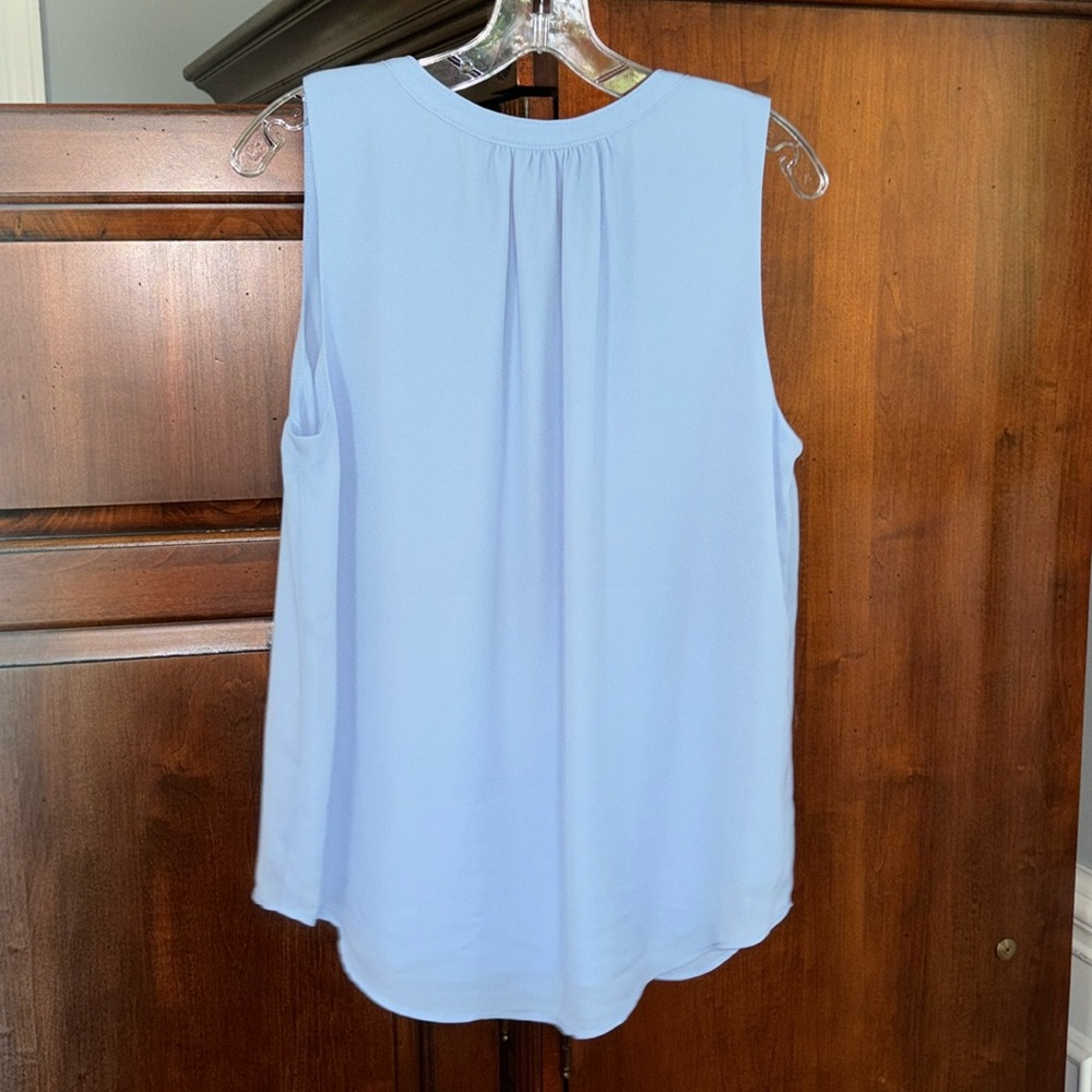 NWT Versona Sleeveless V-neck Lined Blouse - Picture 2 of 6